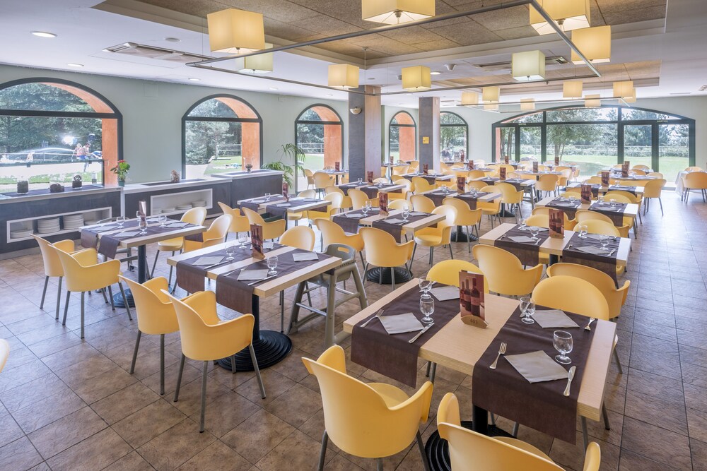 Food Court