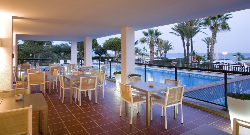 Poolside Bar