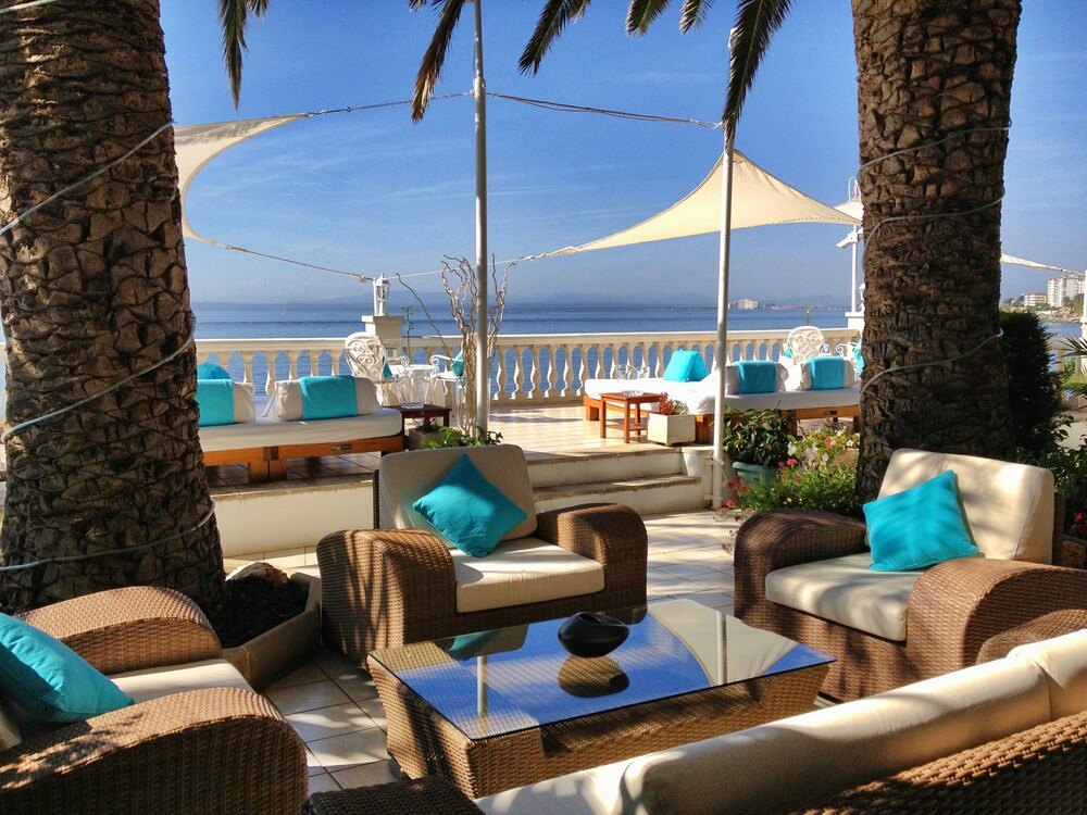 Hotel Lounge