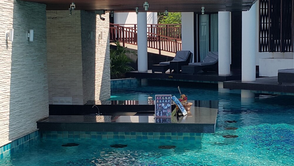 Poolside Bar