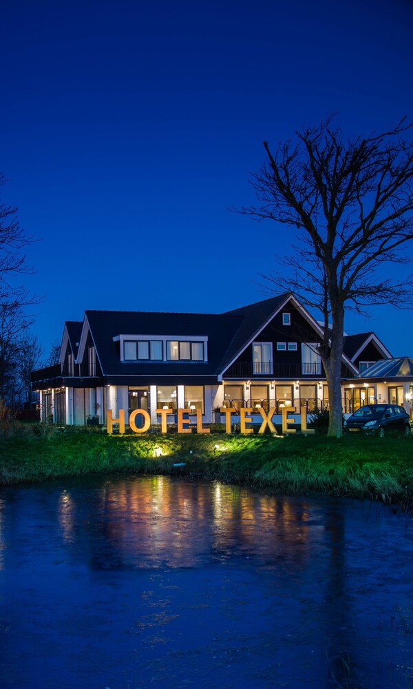 Façade de l'hôtel - Soir/Nuit