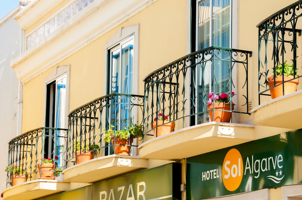 Fachada del hotel