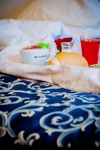 Room Service - Dining