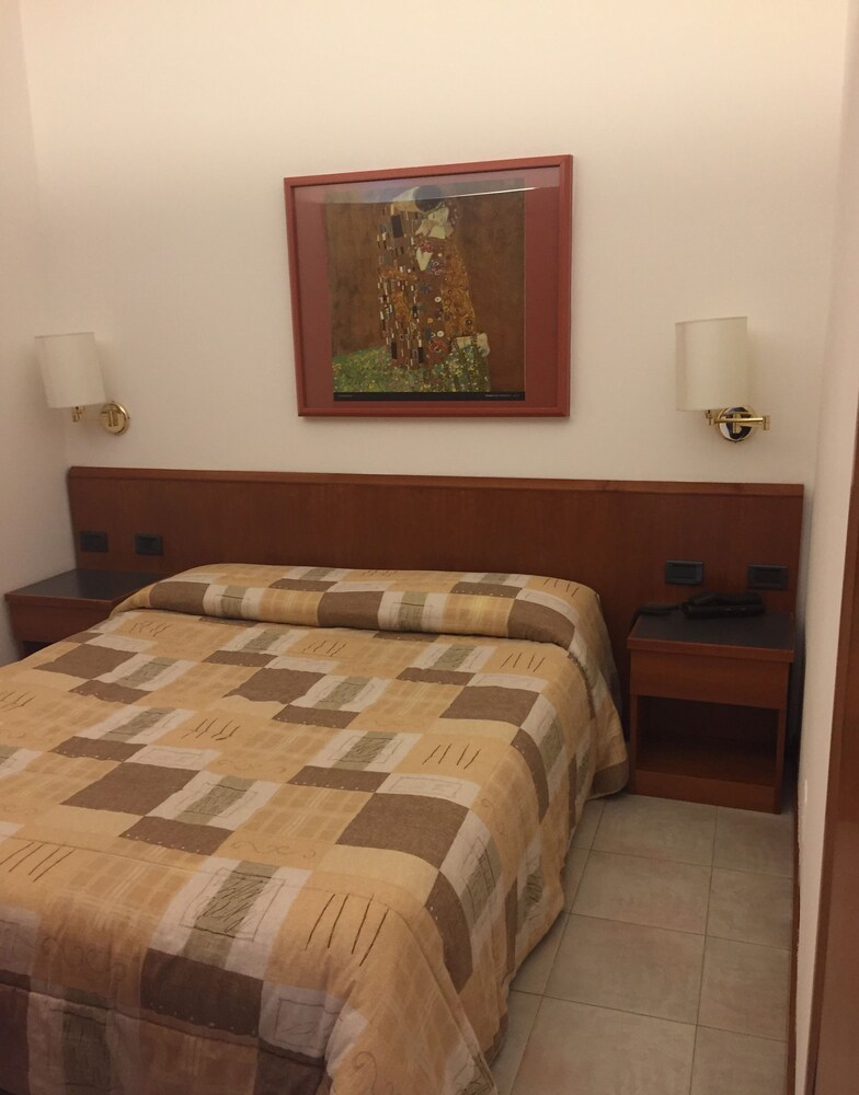 Standard Apartment, Kitchenette - Guestroom