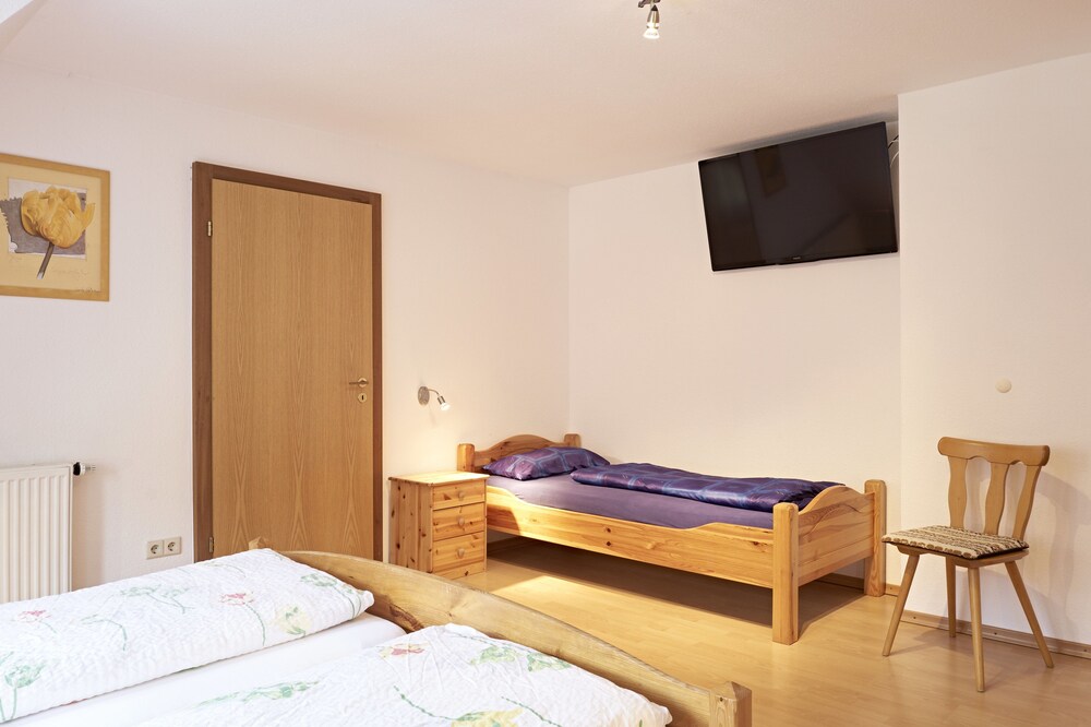 Apartment () - Guestroom