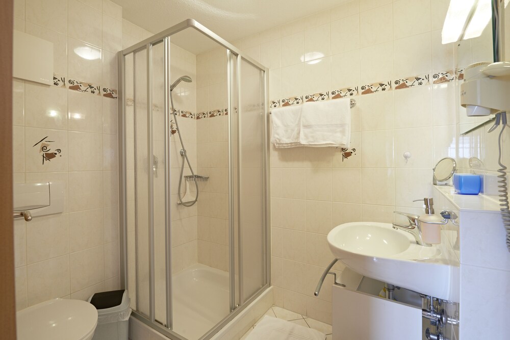 Apartment () - Bathroom