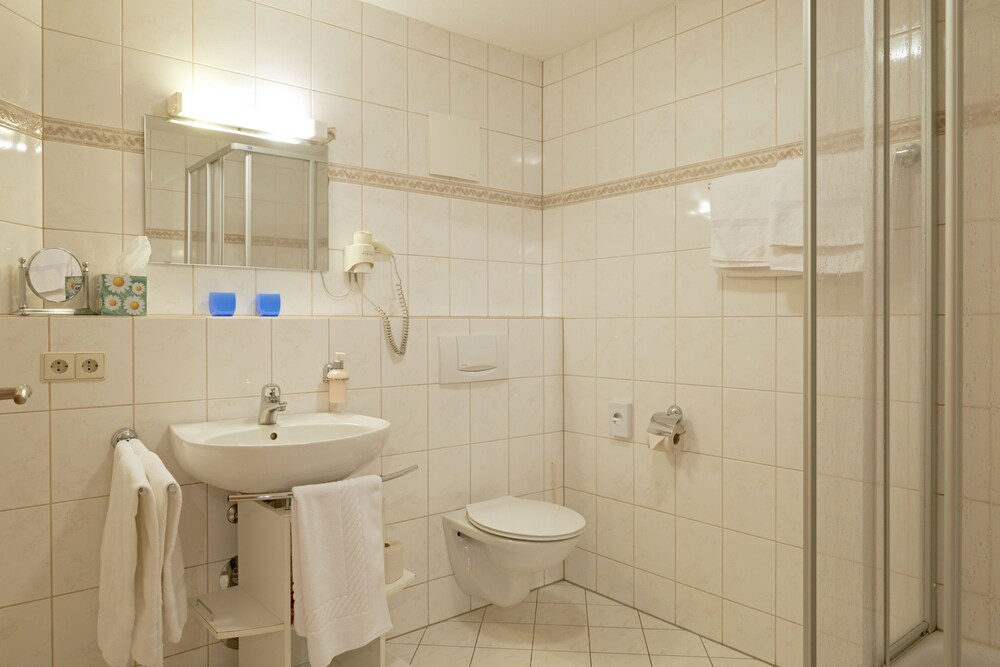 Apartment () - Bathroom