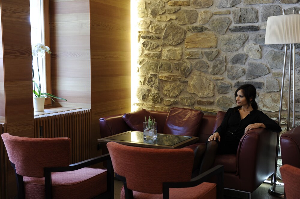 Hotel Lounge