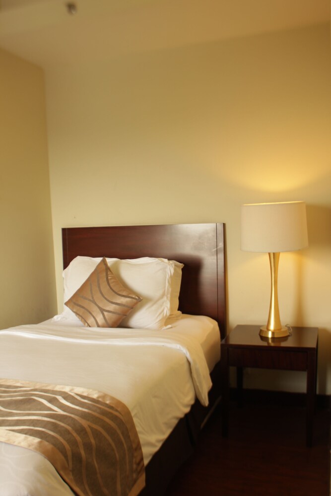 Deluxe Room, 2 Bedrooms - Guestroom