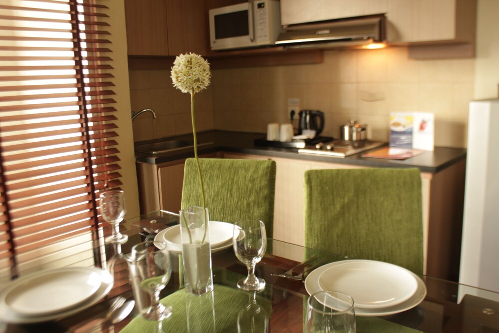 Deluxe Room, 2 Bedrooms - In-Room Dining