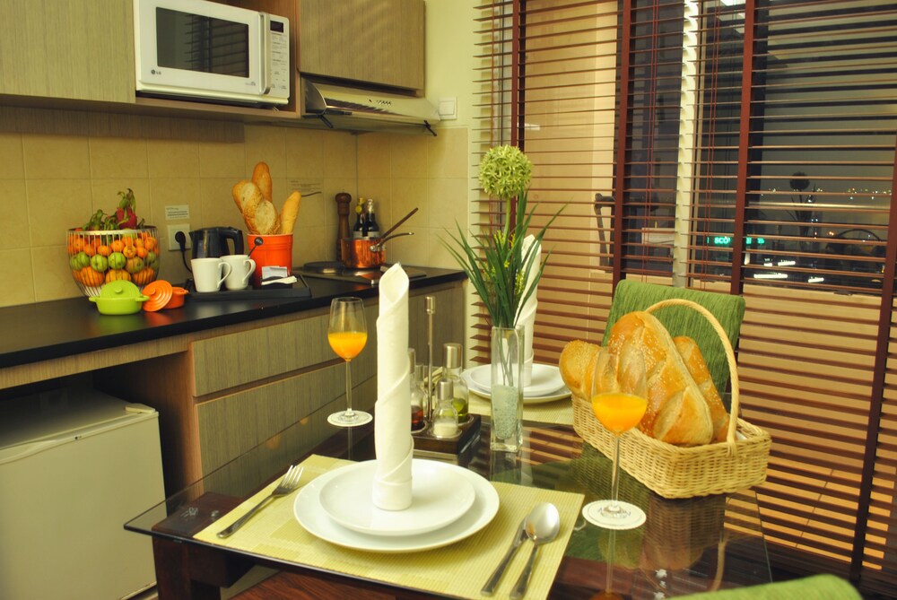 Deluxe Room, 1 Bedroom - In-Room Dining