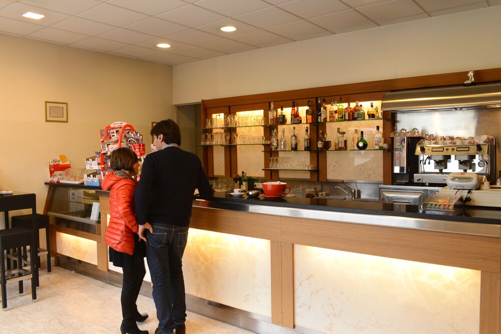 Hotel Bar