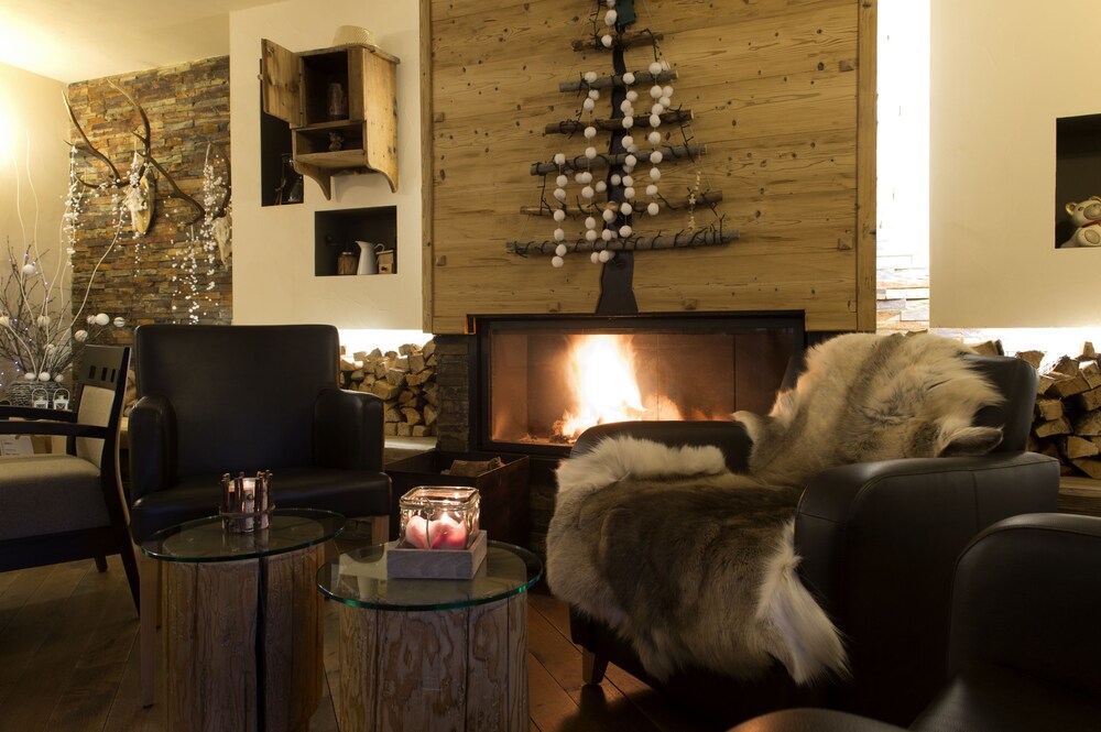 Hotel Lounge