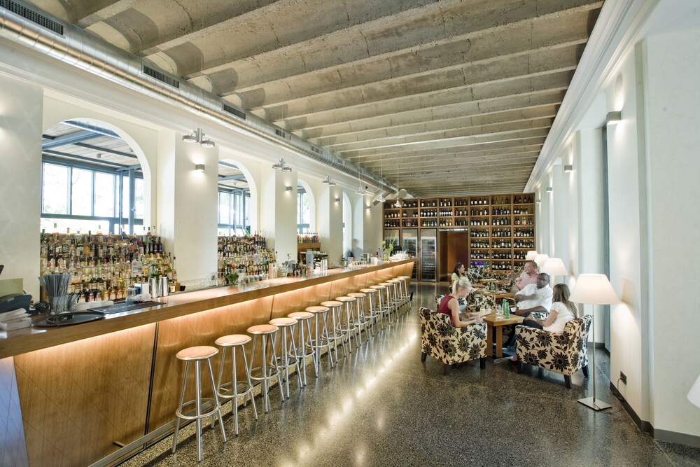 Hotel Lounge