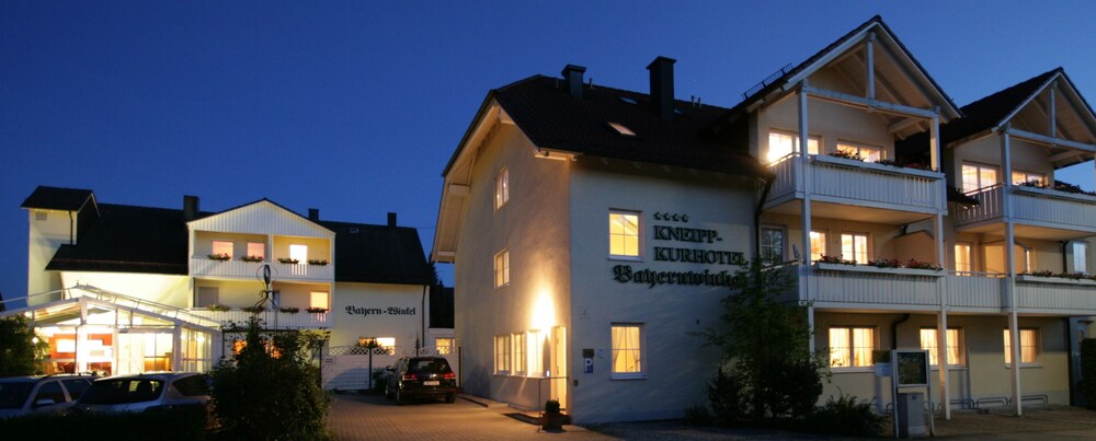 Facciata hotel (sera/notte)