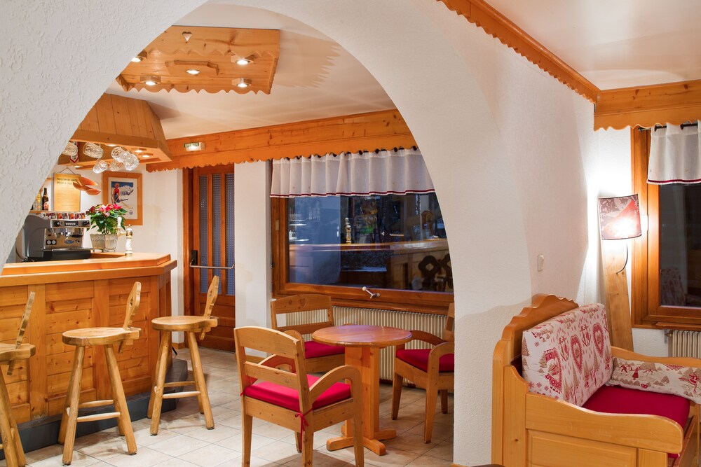 Hotel Bar