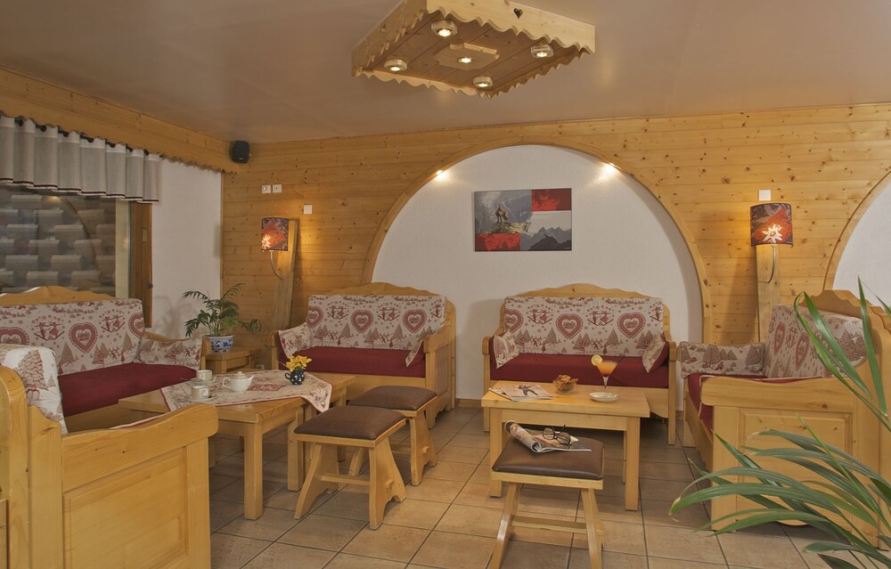 Hotel Lounge