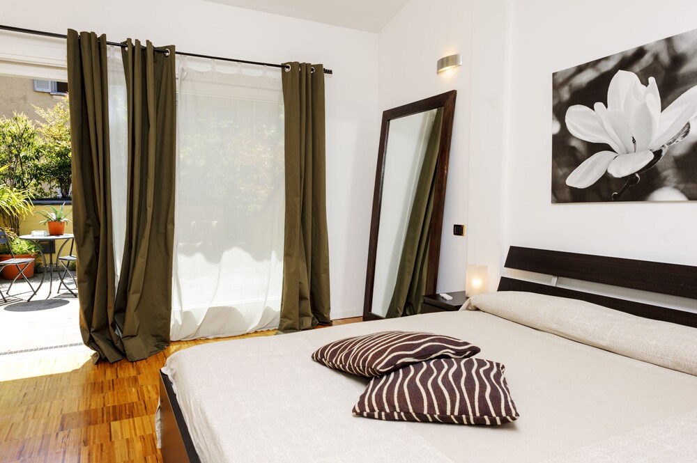 Deluxe Apartment - Featured Image