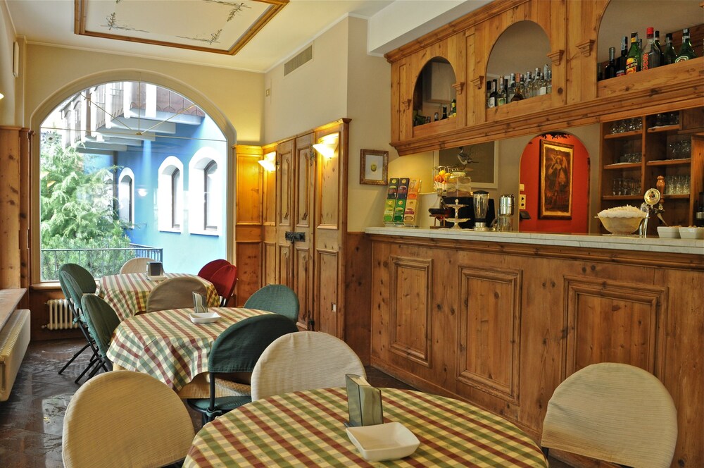 Hotel Bar