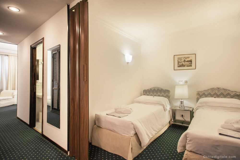 Suite Senior Maxi - Guestroom