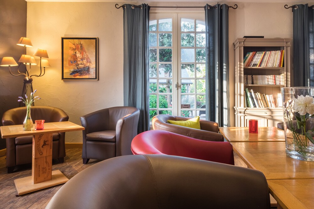 Hotel Lounge