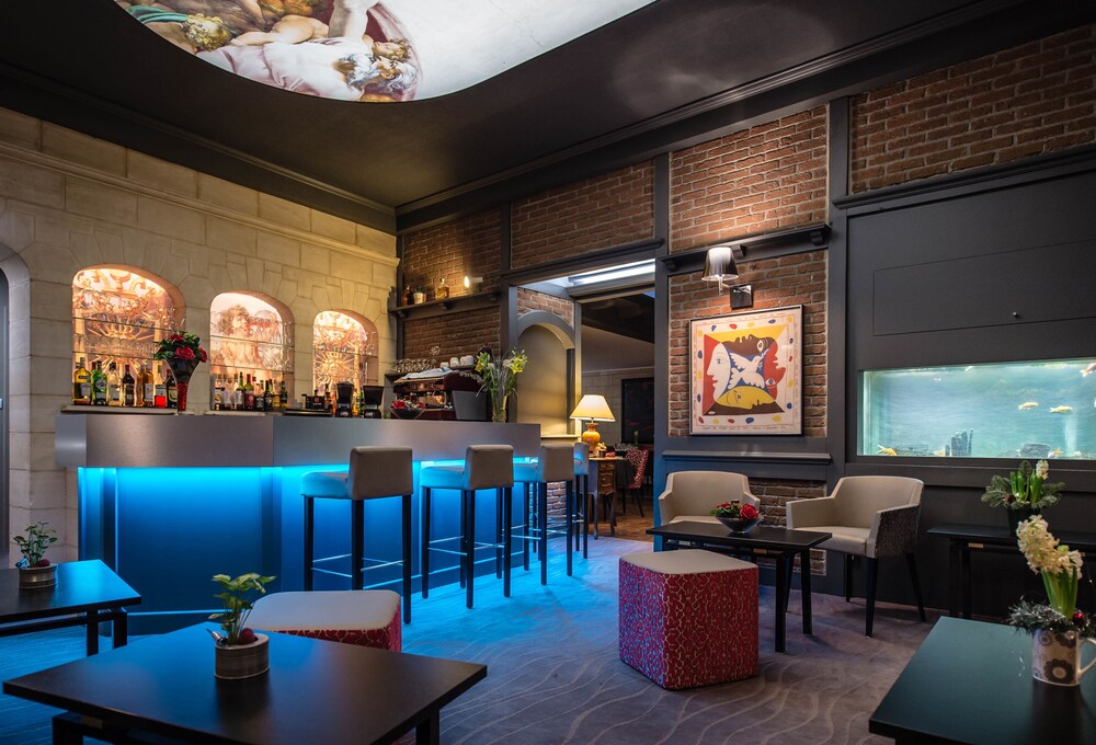 Hotel Lounge