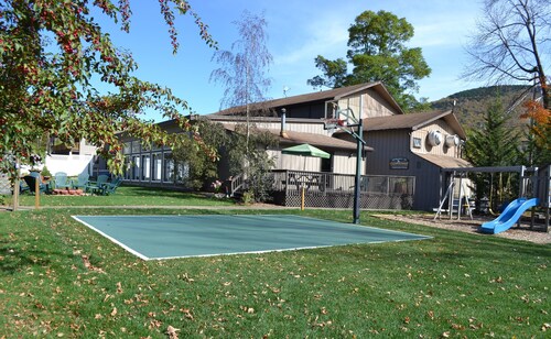The Kancamagus Lodge