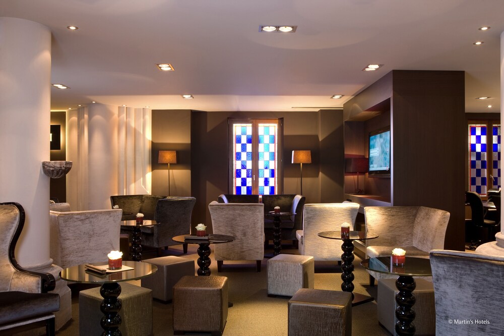 Hotel Bar