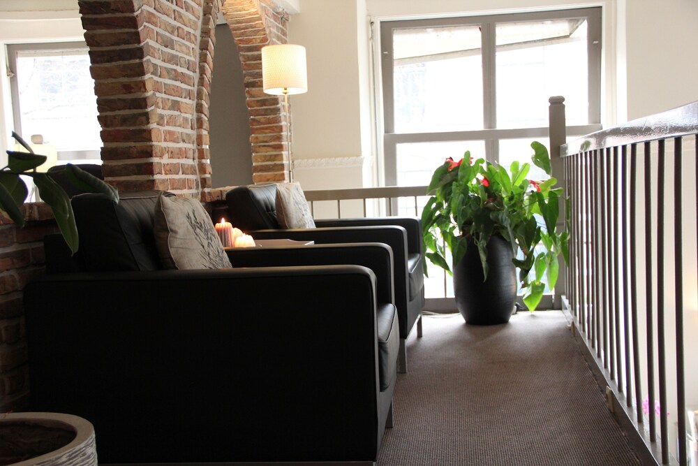 Hotel Lounge