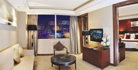 Executive Shiraki Suite king Bed