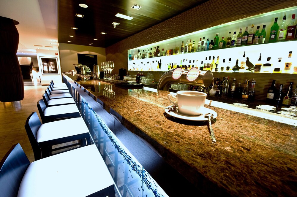 Hotel Bar