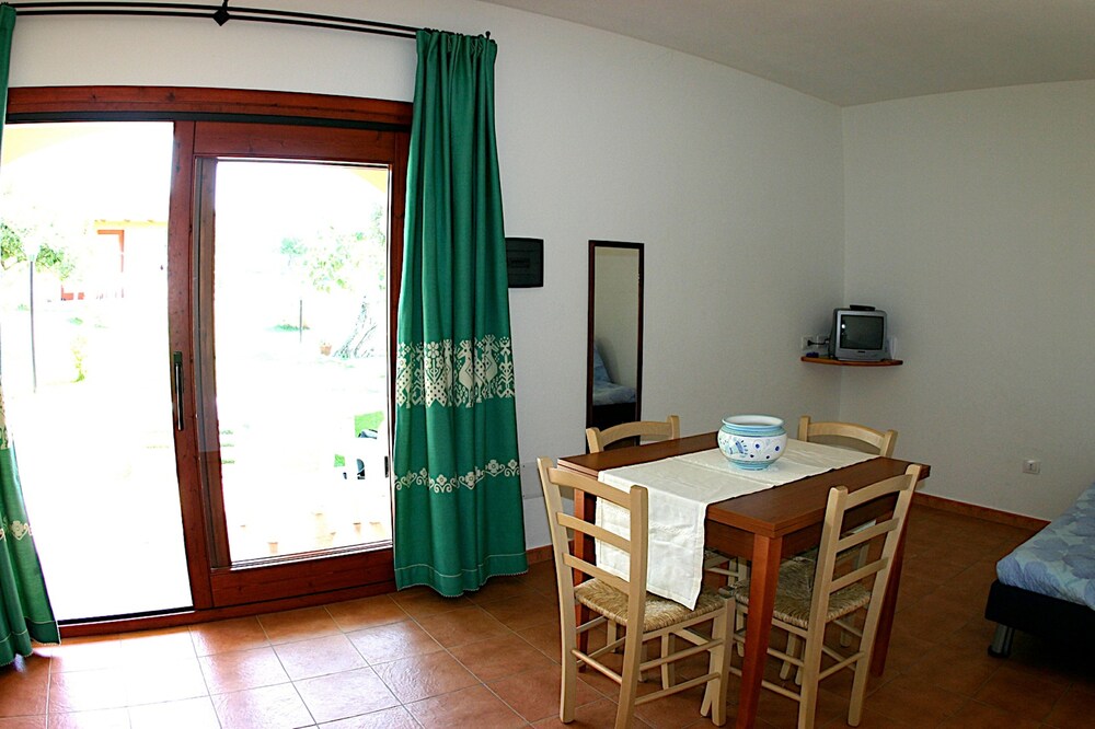 Studio - In-Room Dining