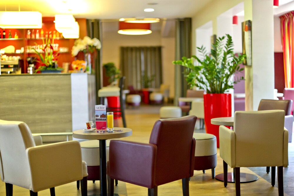 Hotel Lounge
