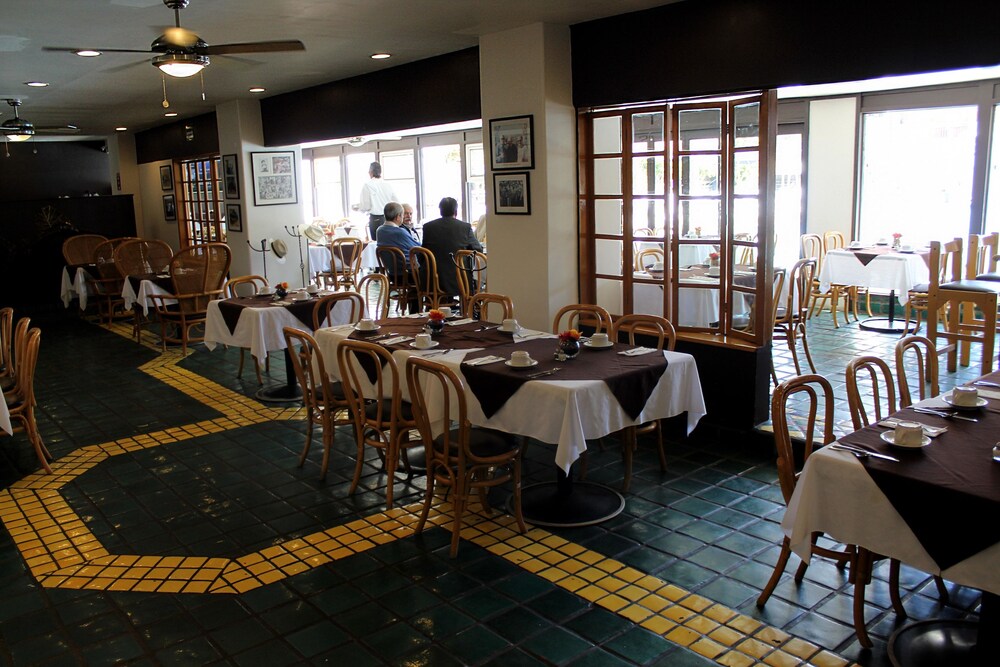 Food Court