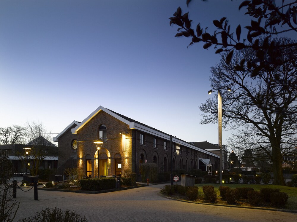 Hotel Front - Evening/Night