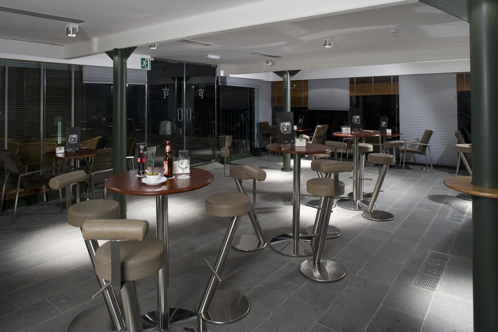 Hotel Bar