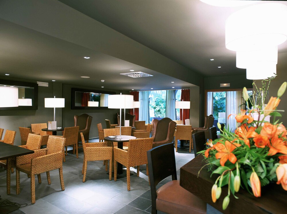 Hotel Bar