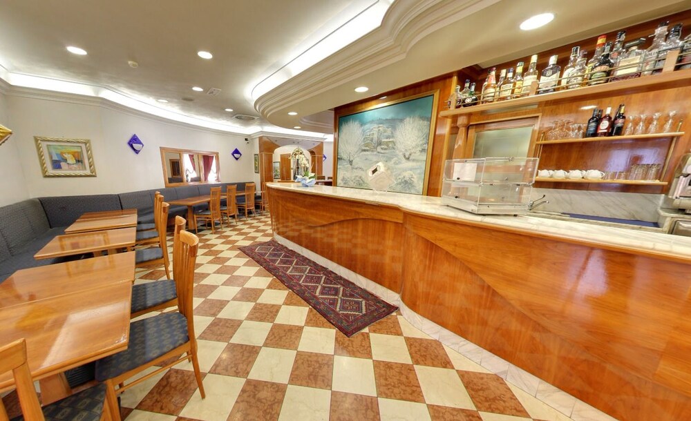 Hotel Bar