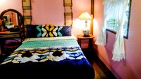 House, 2 Twin Beds