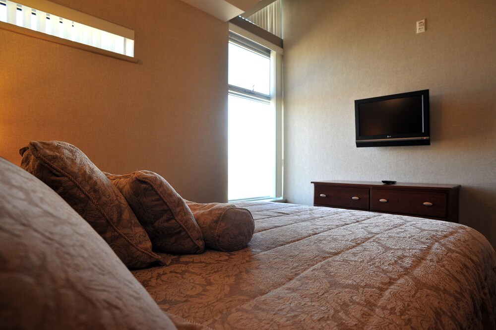 Executive Suite, 1 Queen Bed - Guestroom