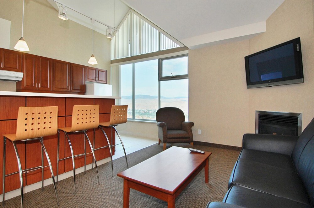 Executive Suite, 1 Queen Bed - Living Room