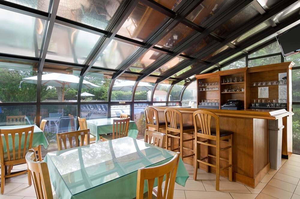 Hotel Lounge