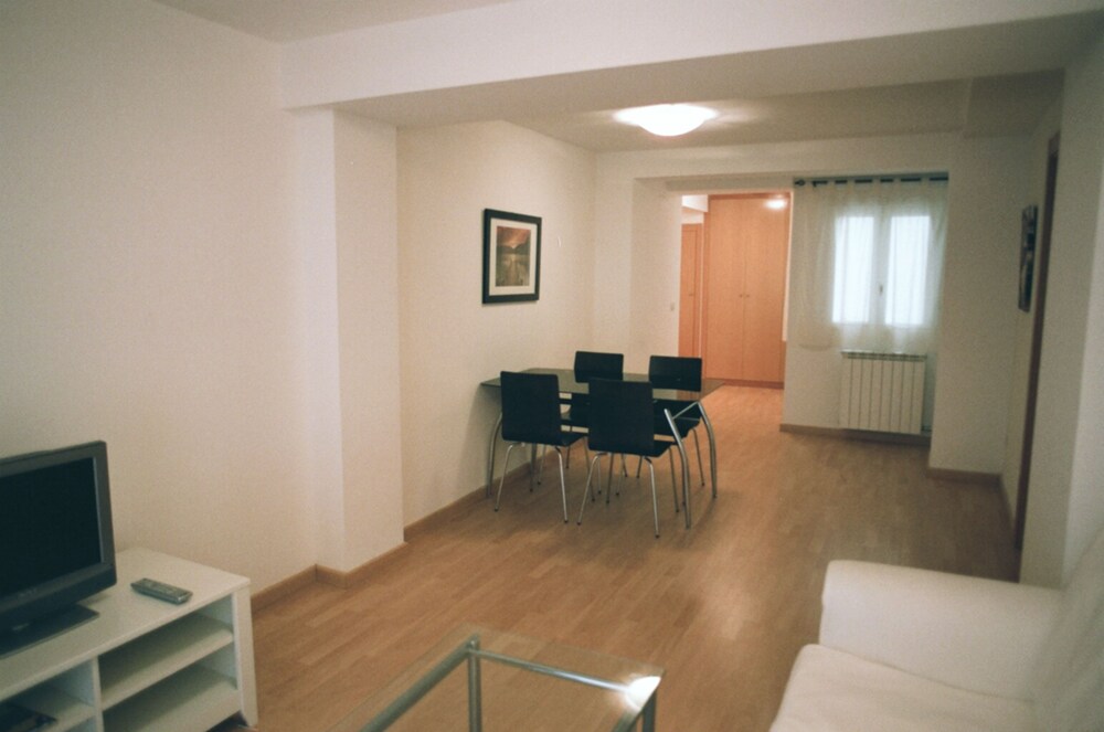 Apartment, 2 Bedrooms (6 people) - Living Room