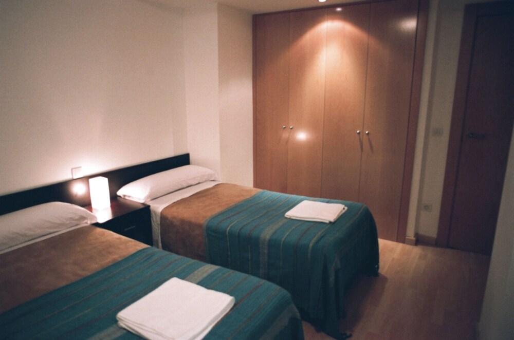 Apartment, 2 Bedrooms (6 people) - Guestroom