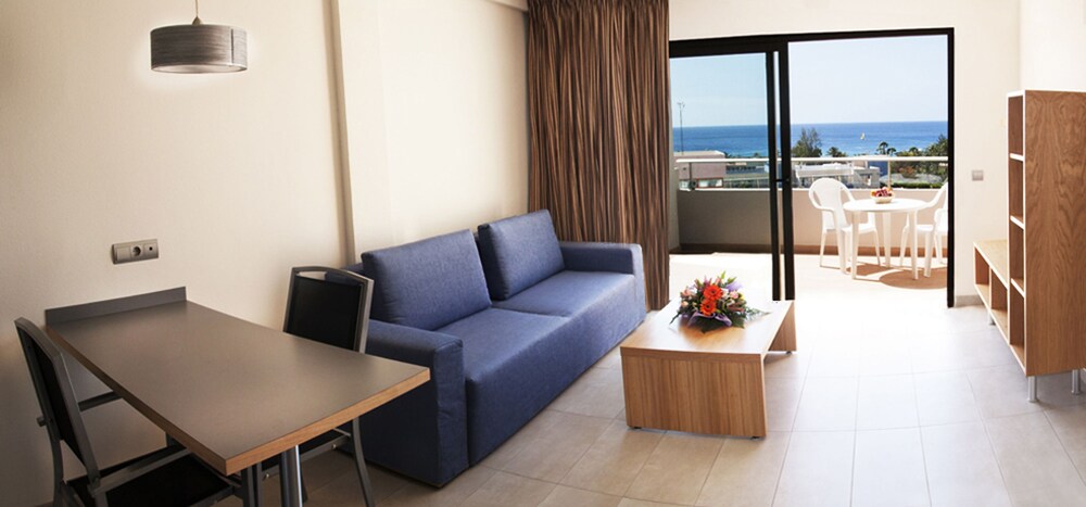 Premium Apartment, Sea View - Living Room