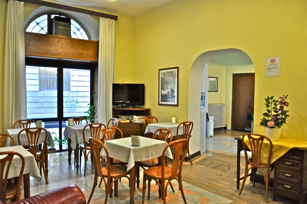 Hotel Lounge
