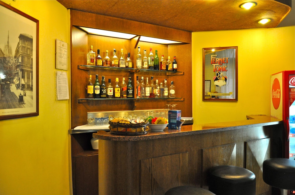 Hotel Bar