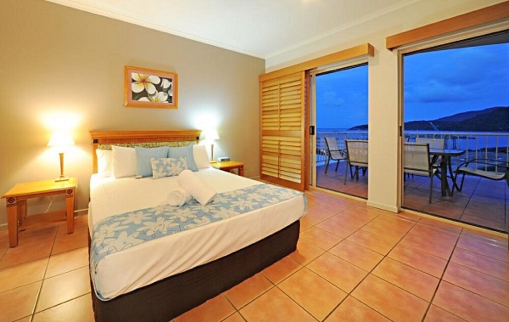 3 Bedroom Ocean View Spa Penthouse - Guestroom