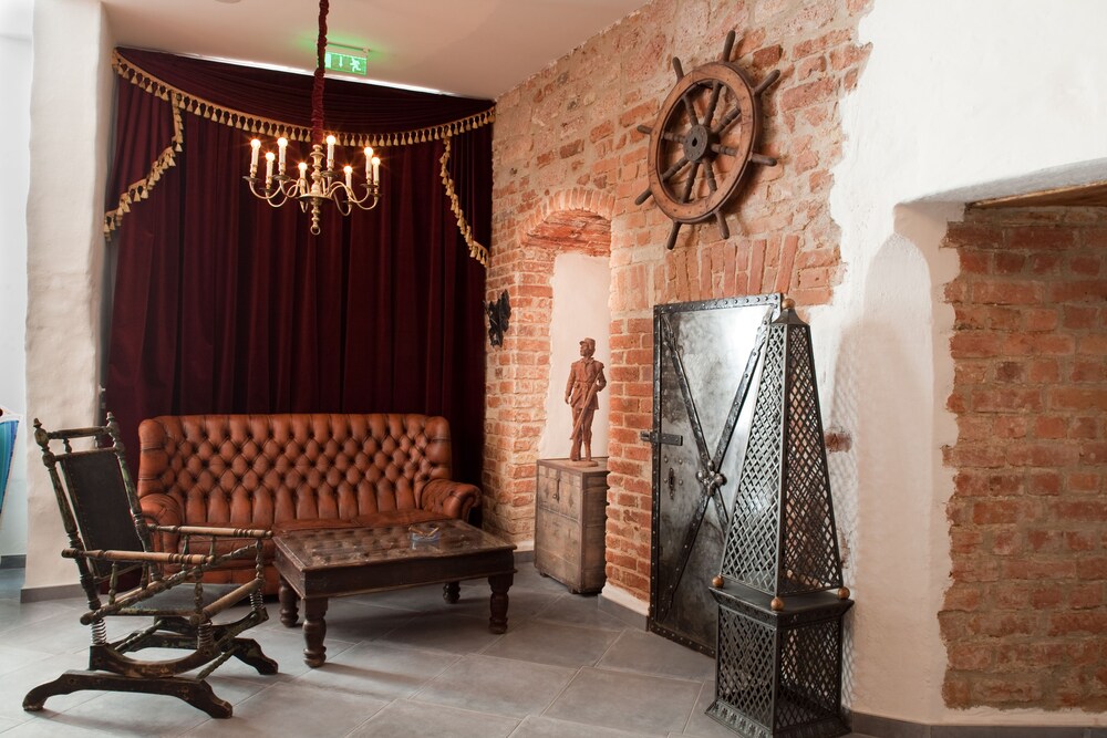 Hotel Lounge