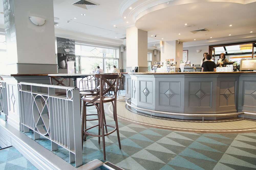 Hotel Bar